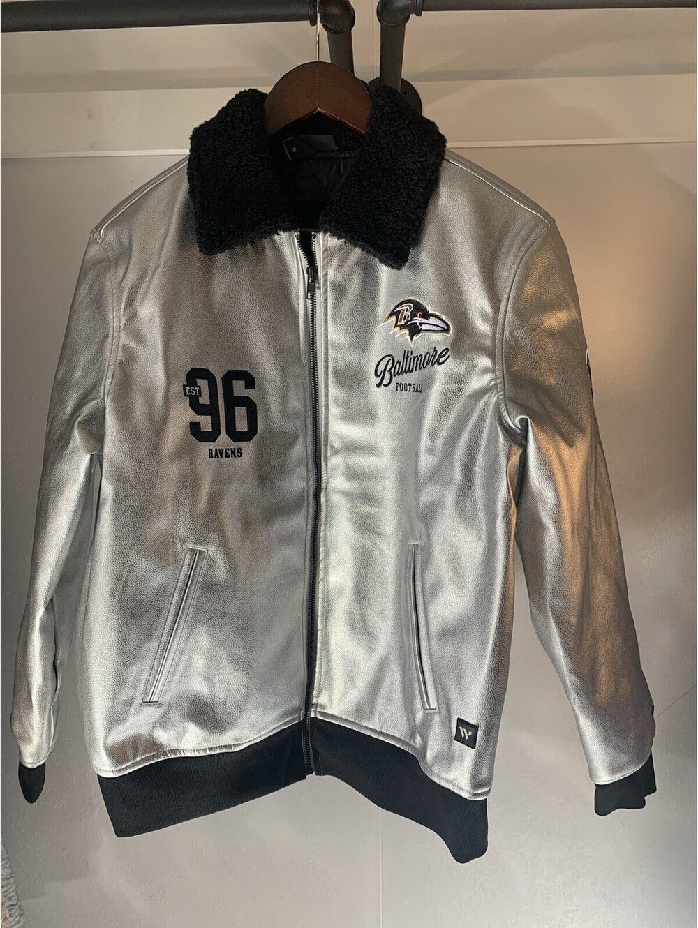 The Wild Collective NFL Baltimore Ravens Silver/Black Full-Zip Sherpa Collar S